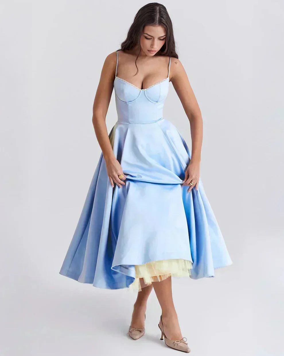 Ausgestelltes Abendkleid