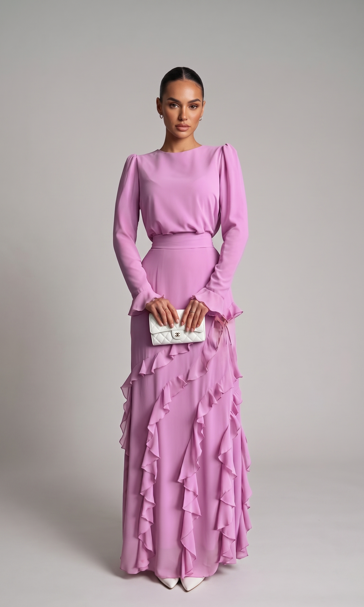 Tailliertes Maxikleid mit Volants