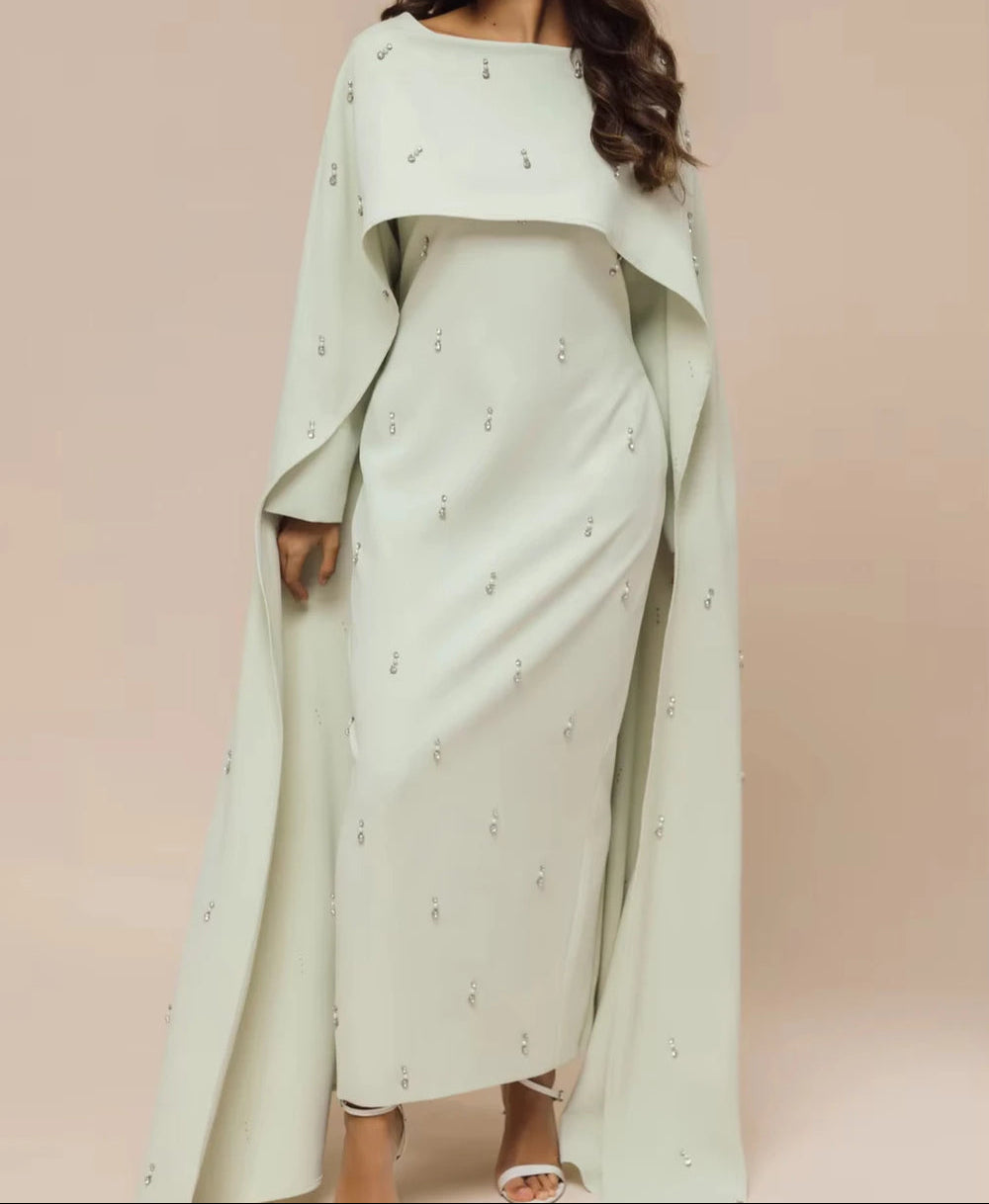 Abaya mit Cape und Applikationen