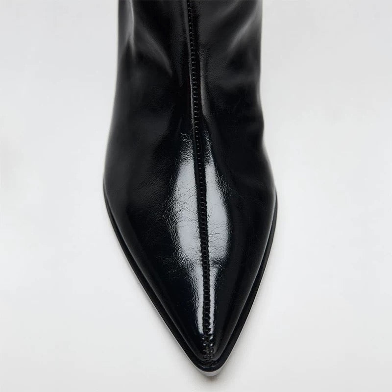 Kitten-Heel Stiefel