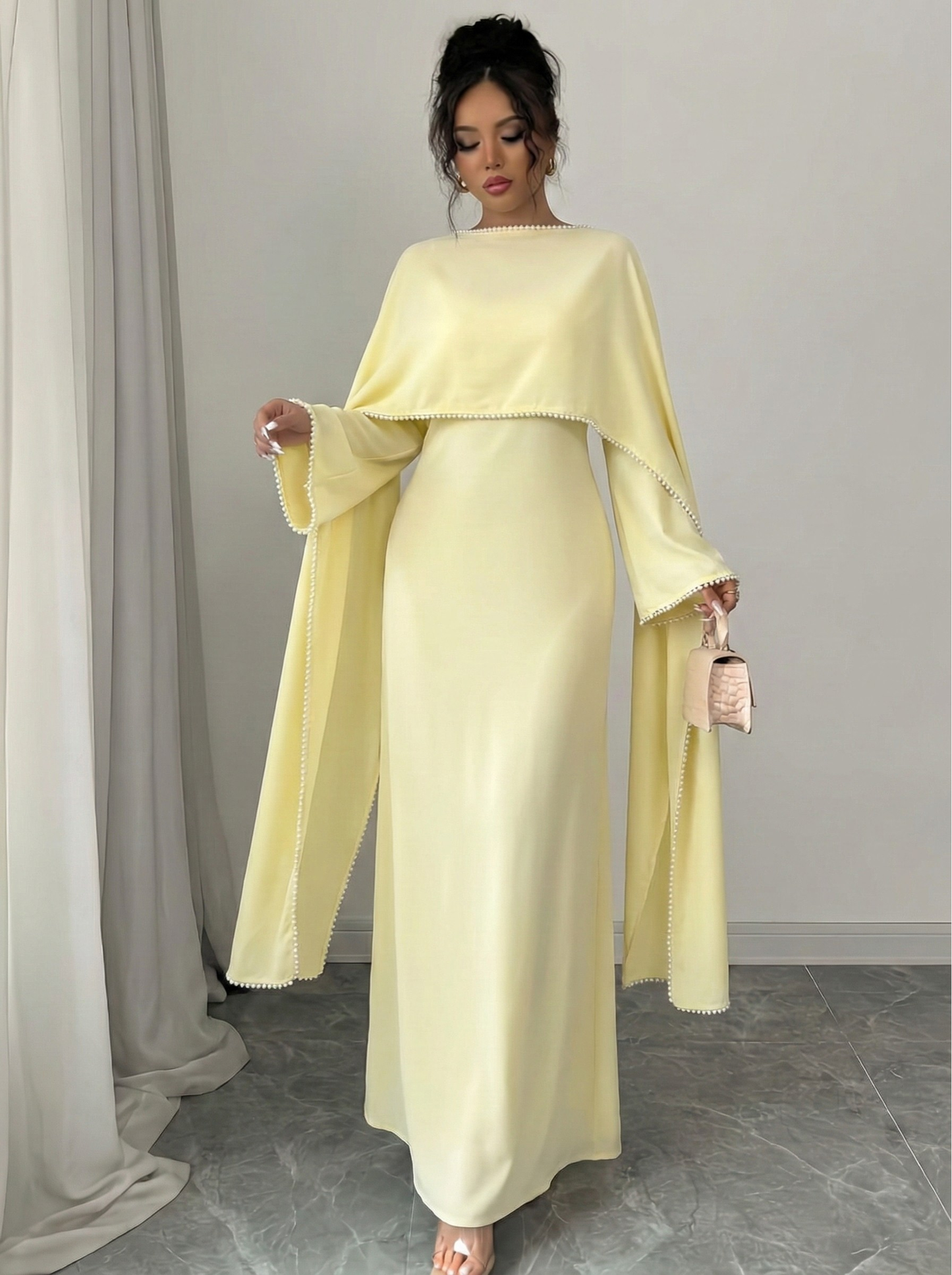Abaya mit Perlenbesatz