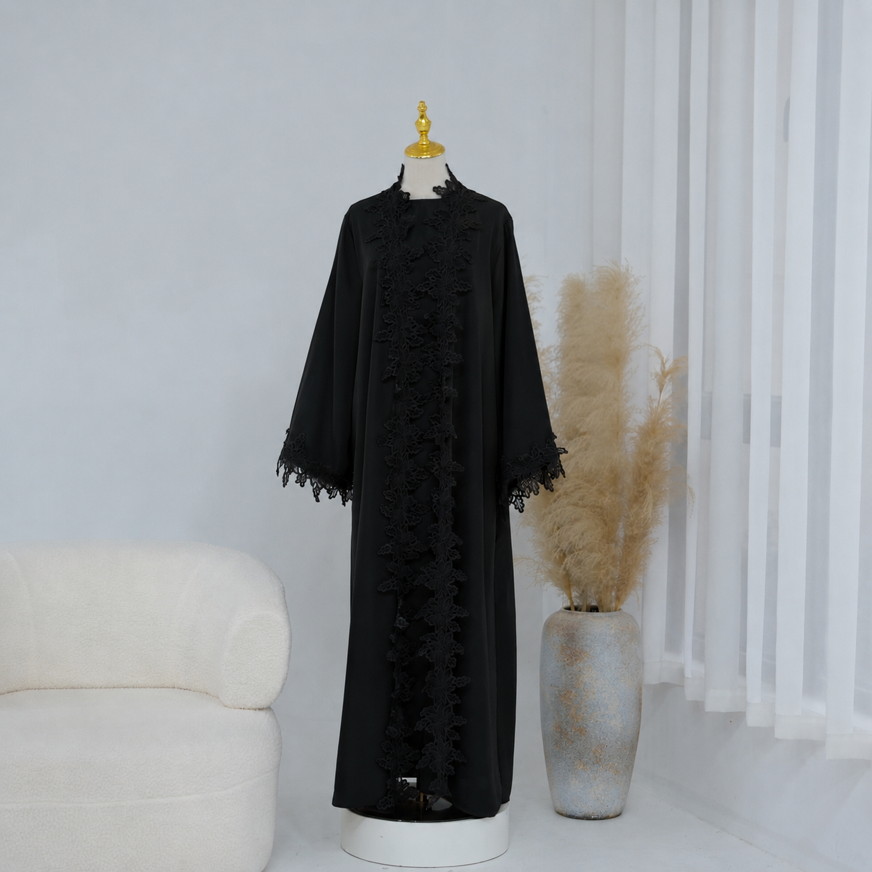 Kimono mit Spitzebesatz
