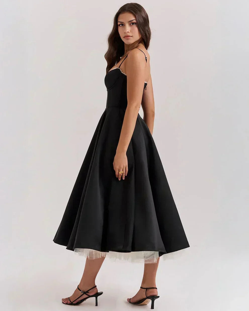 Ausgestelltes Abendkleid