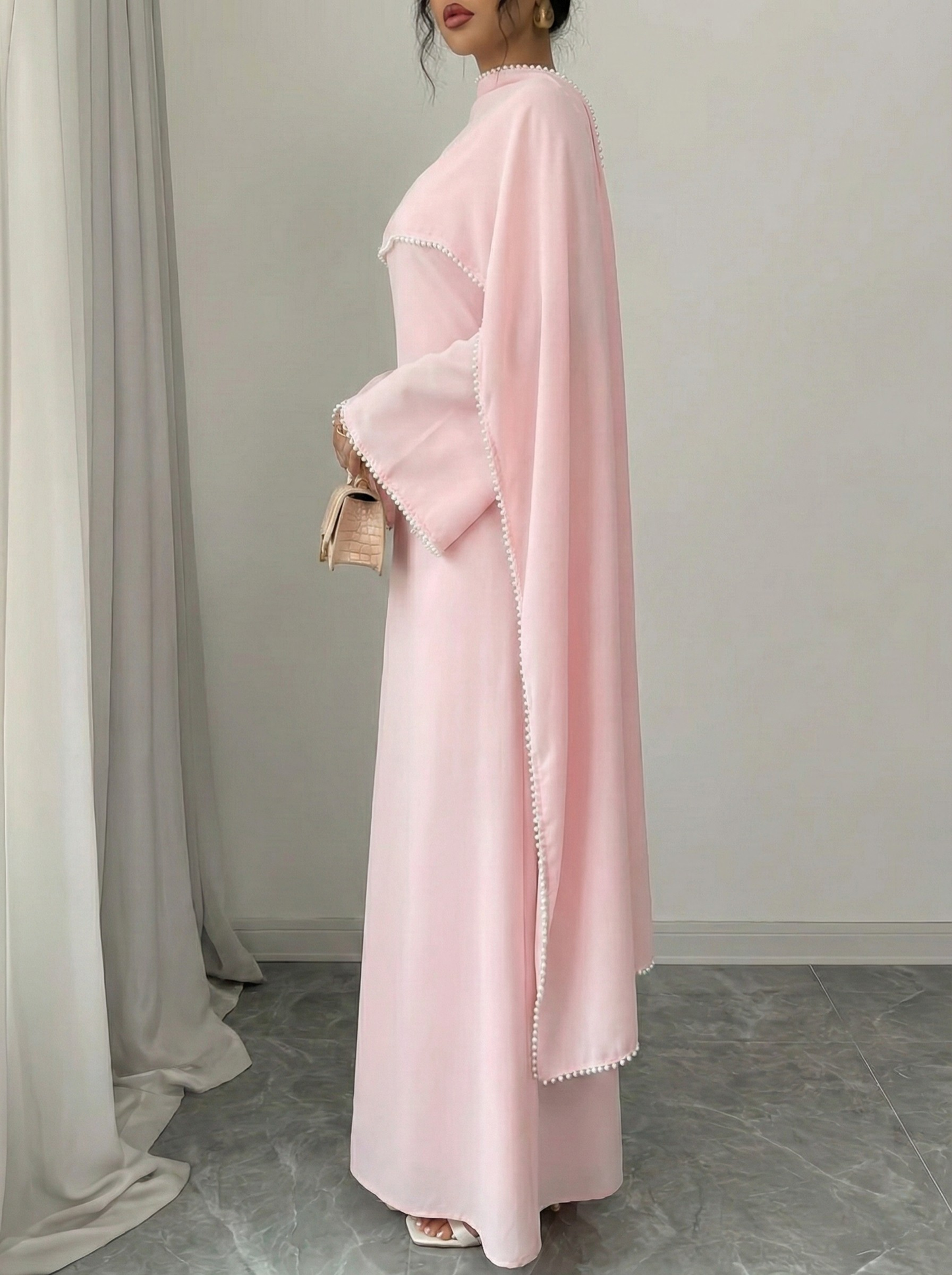 Abaya mit Perlenbesatz