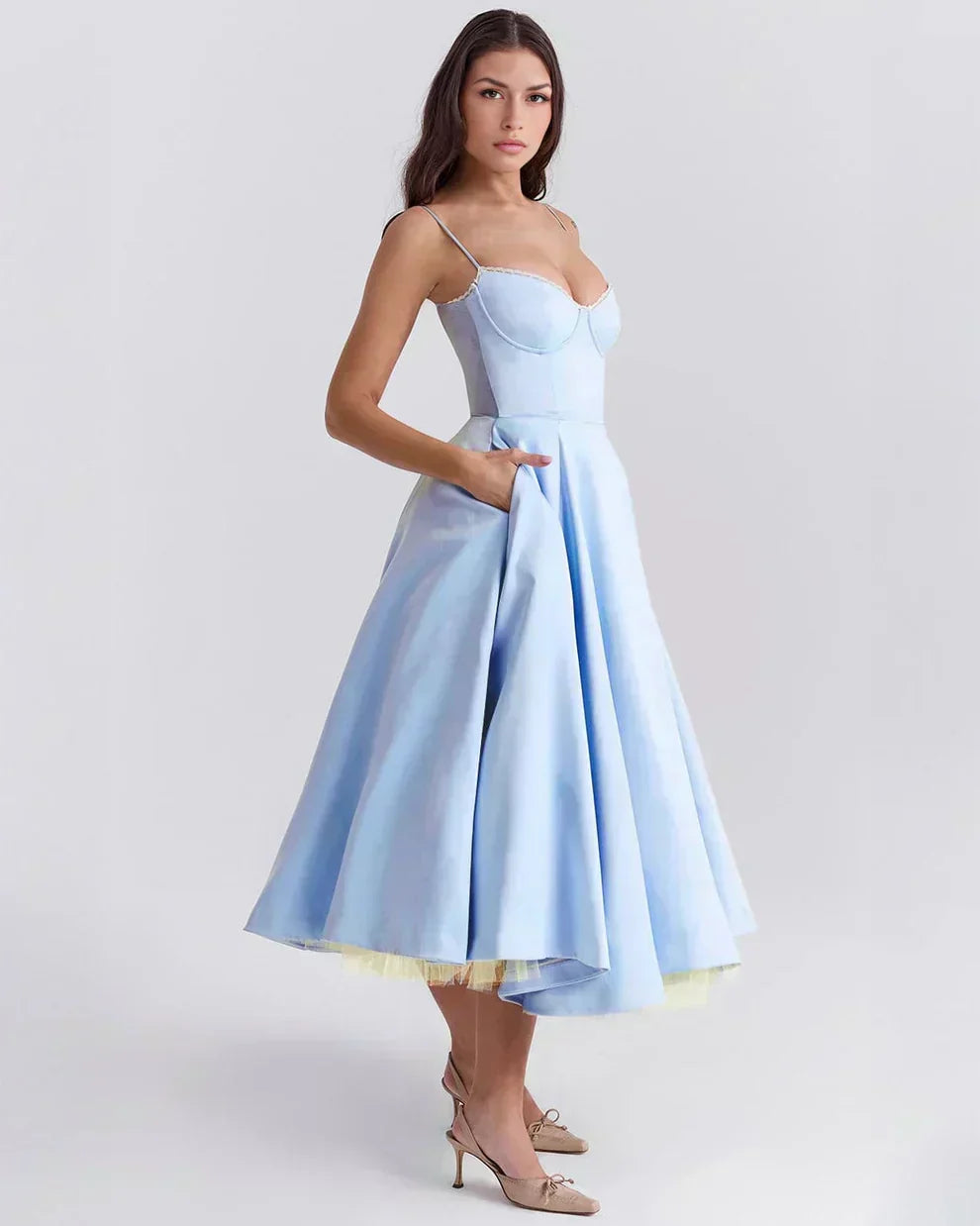 Ausgestelltes Abendkleid