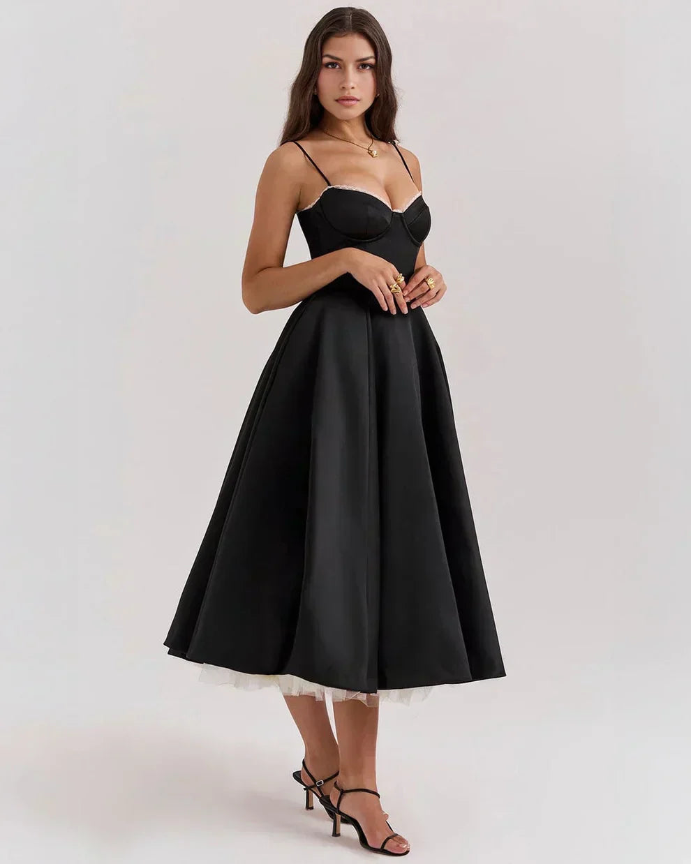 Ausgestelltes Abendkleid