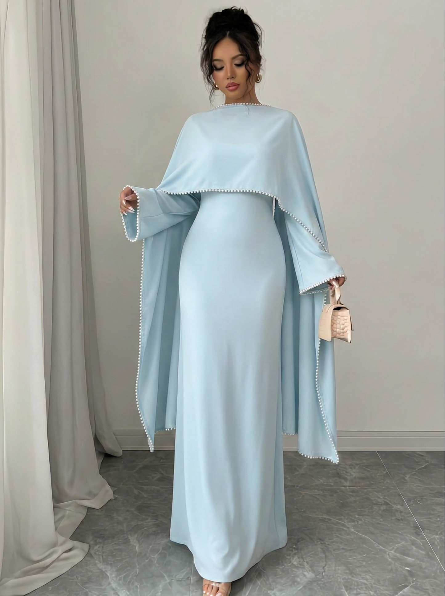 Abaya mit Perlenbesatz