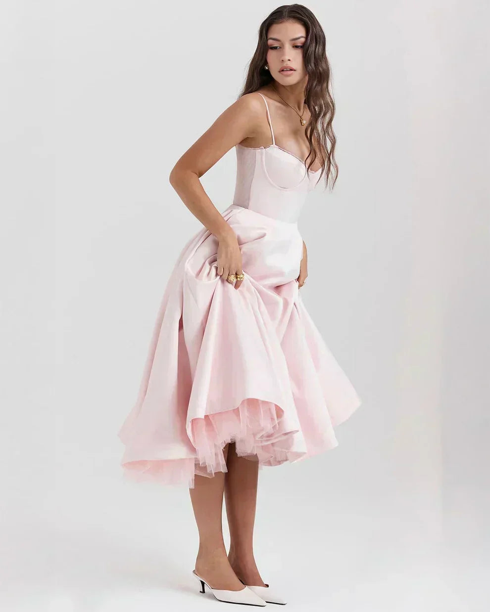 Ausgestelltes Abendkleid