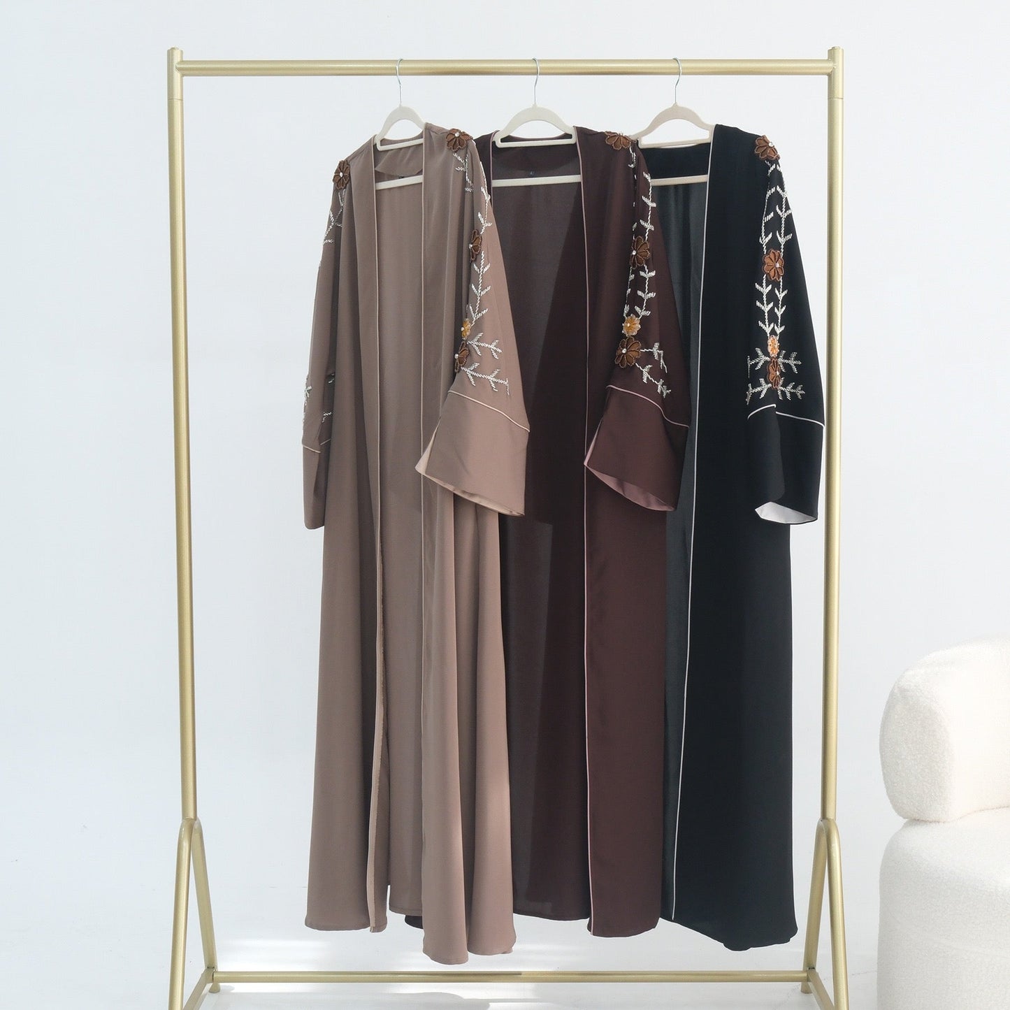 Bestickter Kimono mit Blumenmuster