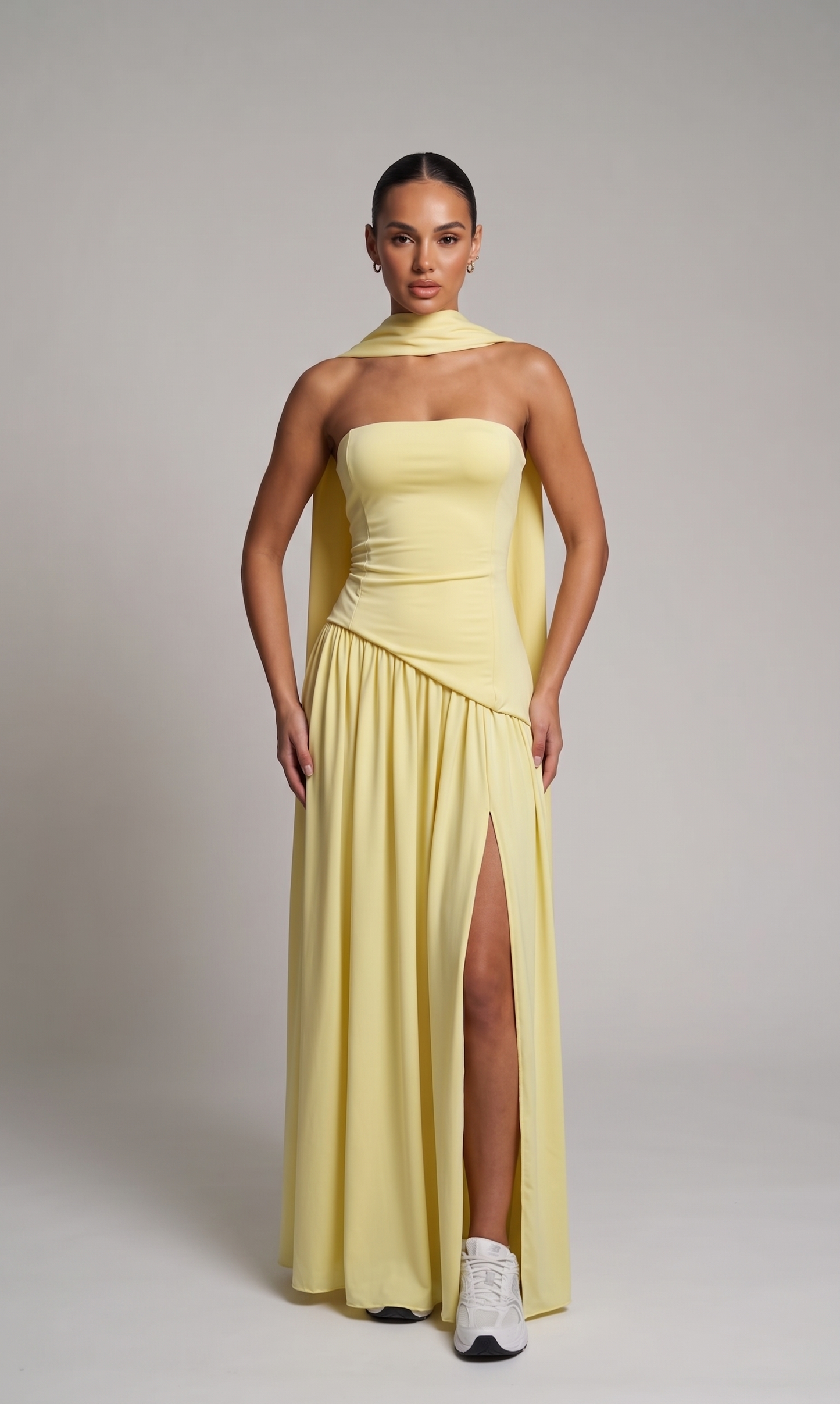Elegantes Maxikleid mit Schal