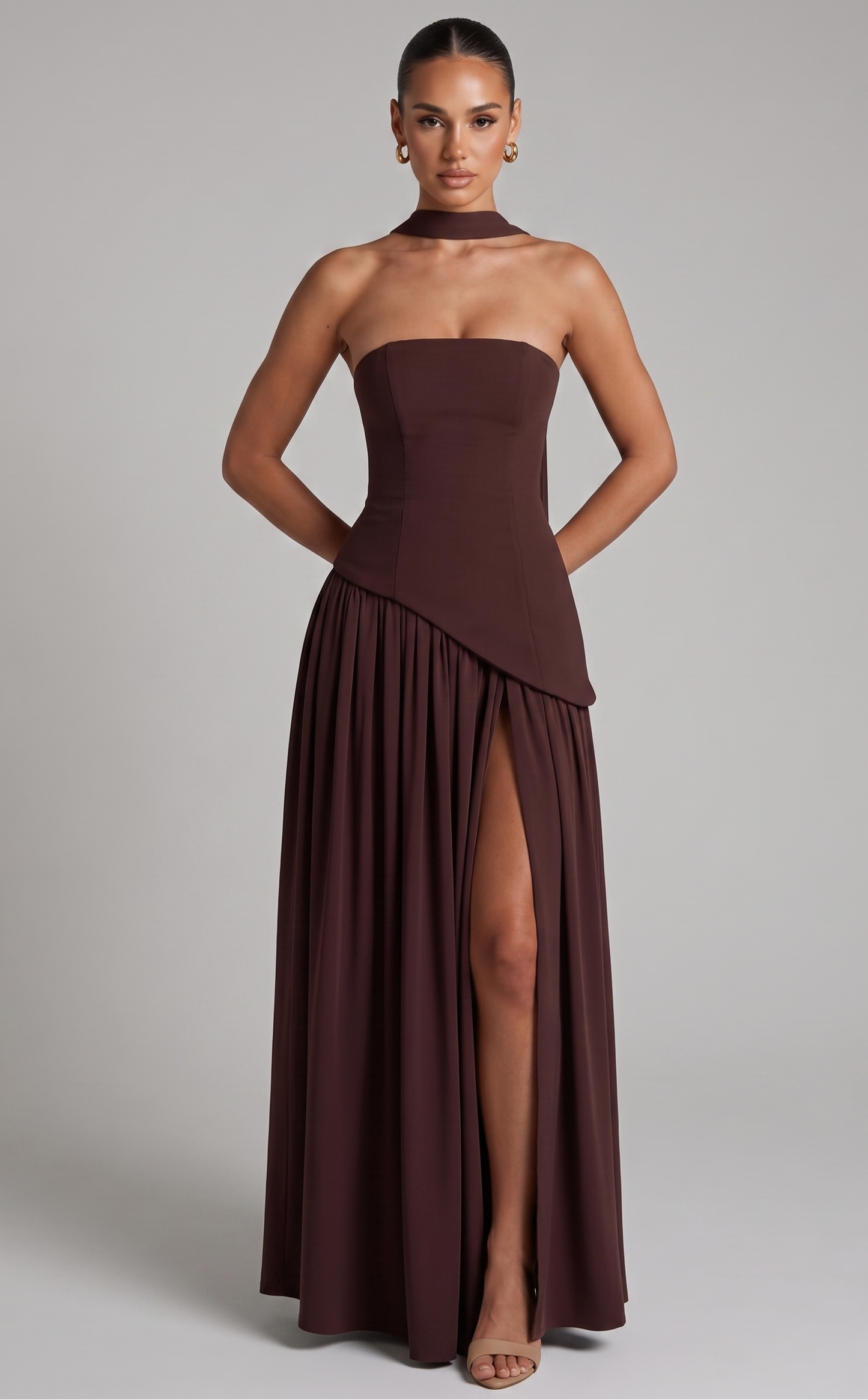 Elegantes Maxikleid mit Schal