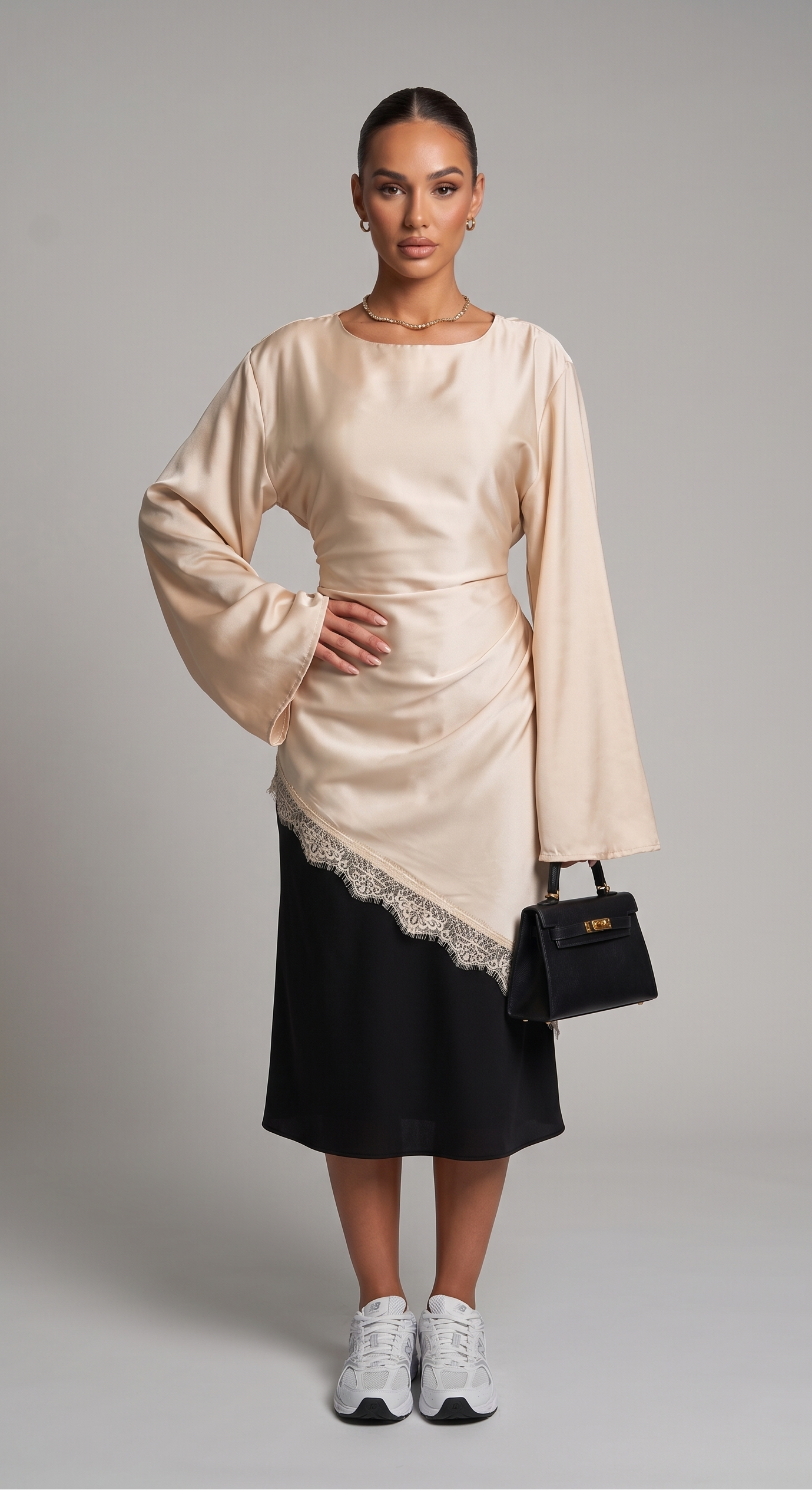 Tunika aus Satin mit Spitze