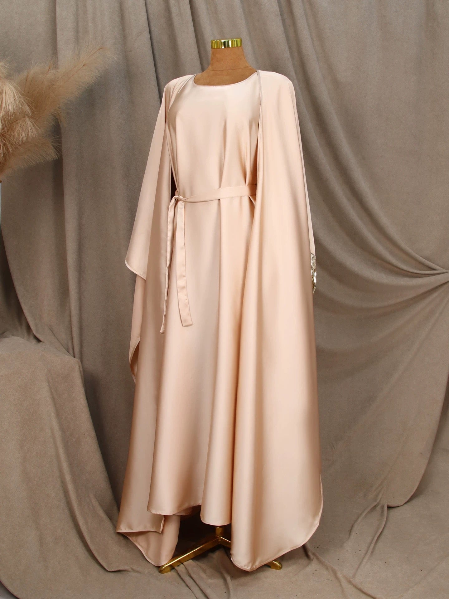 Elegante Abaya mit Verzierung