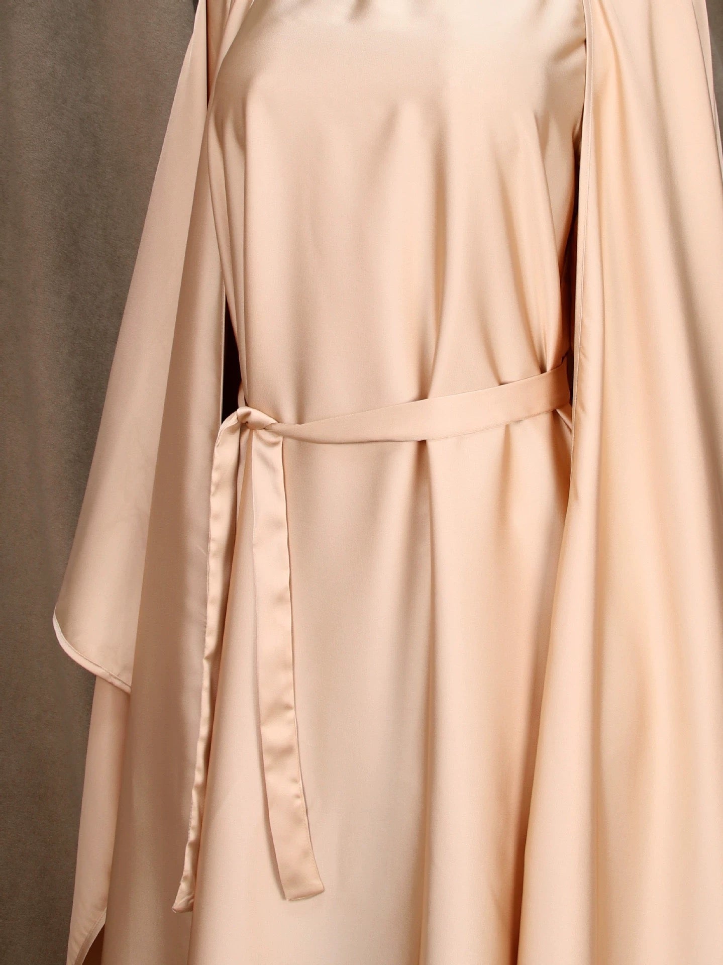 Elegante Abaya mit Verzierung