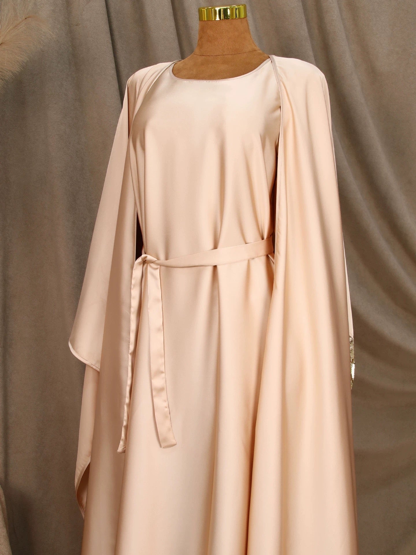 Elegante Abaya mit Verzierung