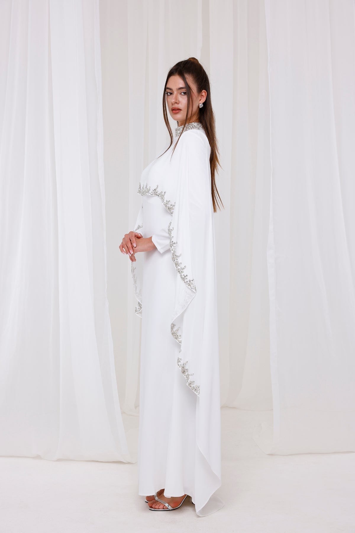 Elegante Abaya aus Satin mit Verzierung