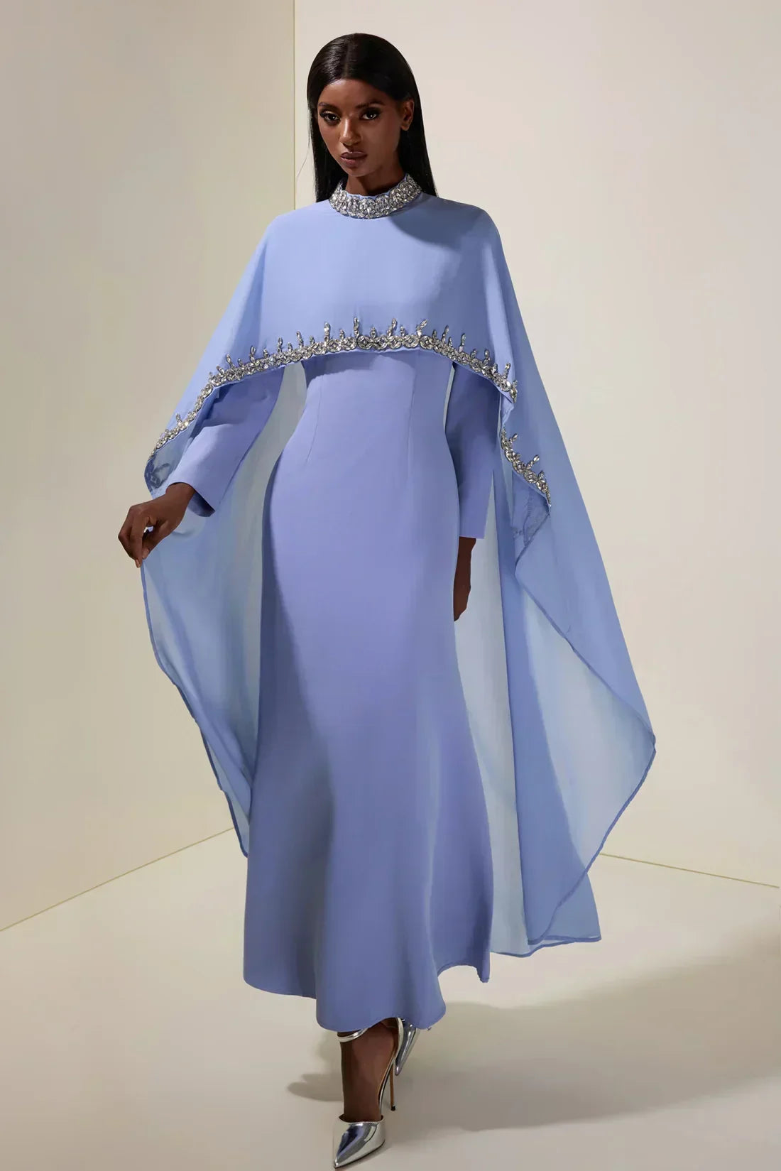 Elegante Abaya aus Satin mit Verzierung