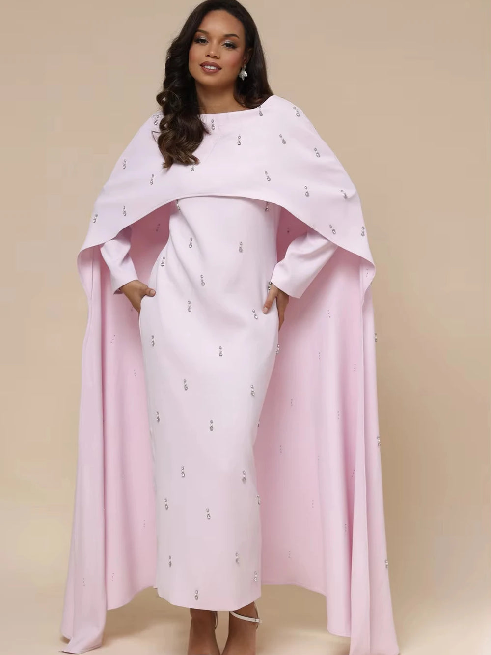 Abaya mit Cape und Applikationen