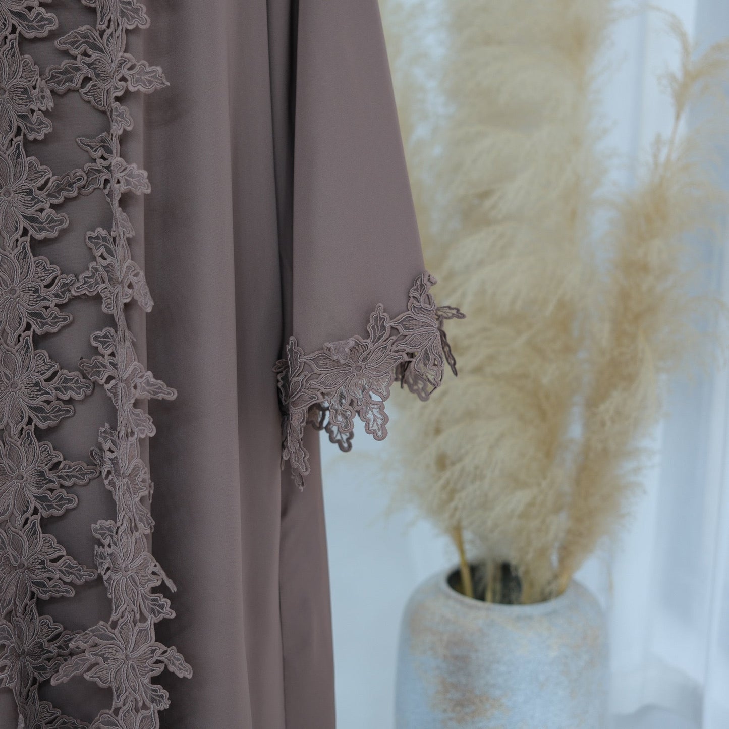 Kimono mit Spitzebesatz