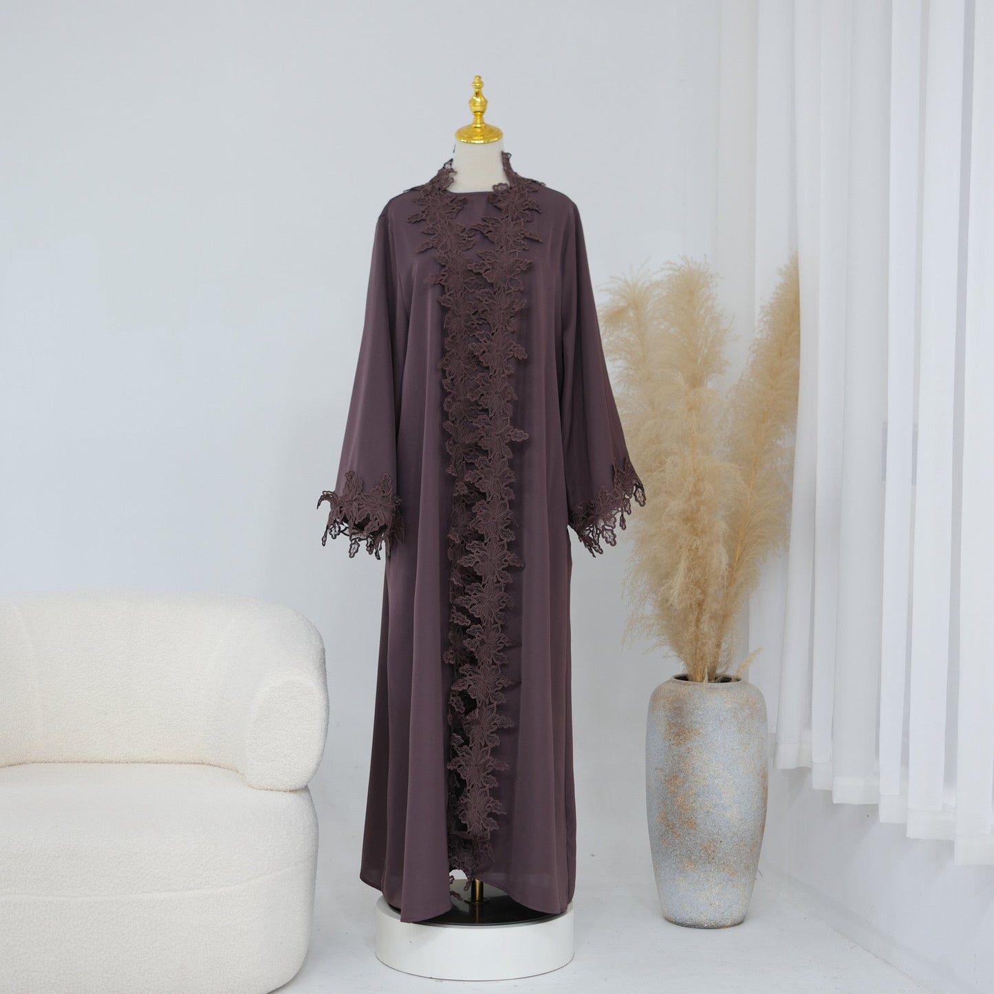 Kimono mit Spitzebesatz