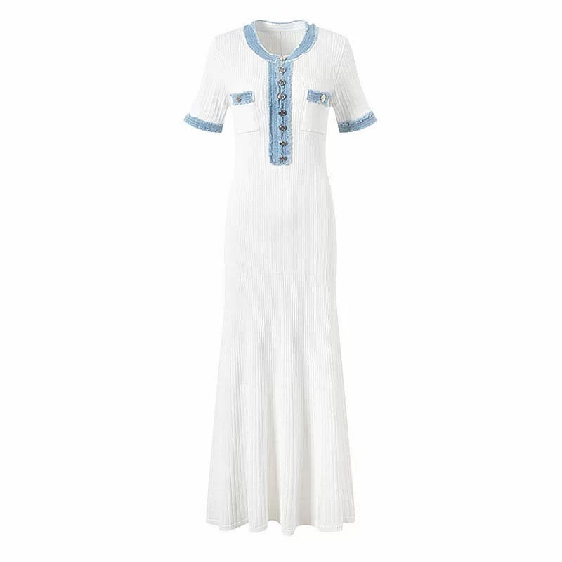 Sommerkleid mit blauen Akzenten